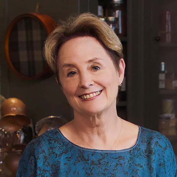 Alice Waters Teaches the Art of Home Cooking